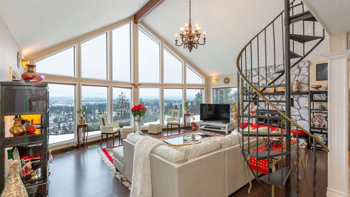 Spokane House | Luxury Panoramic View Home
