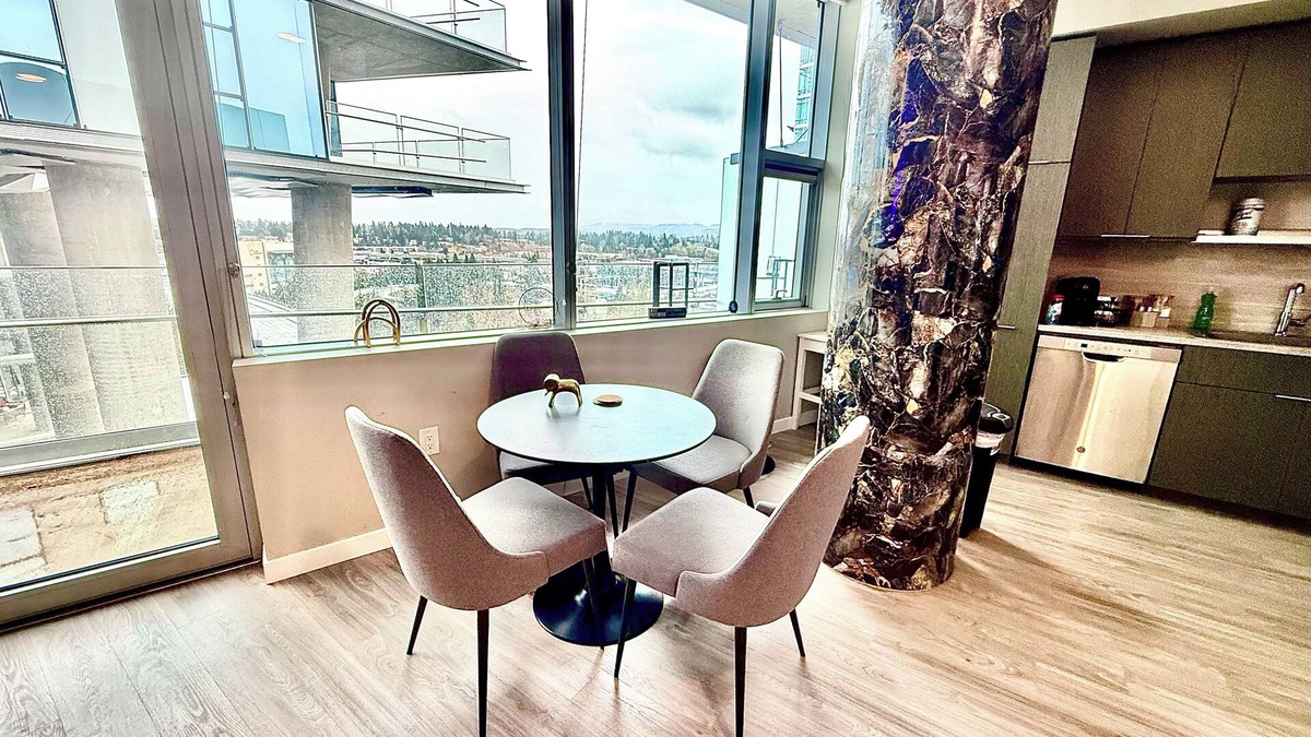 Wilburton Condo | Luxury Patio Suite + Pool + Gym + Lounge + Wi-Fi + Free Parking