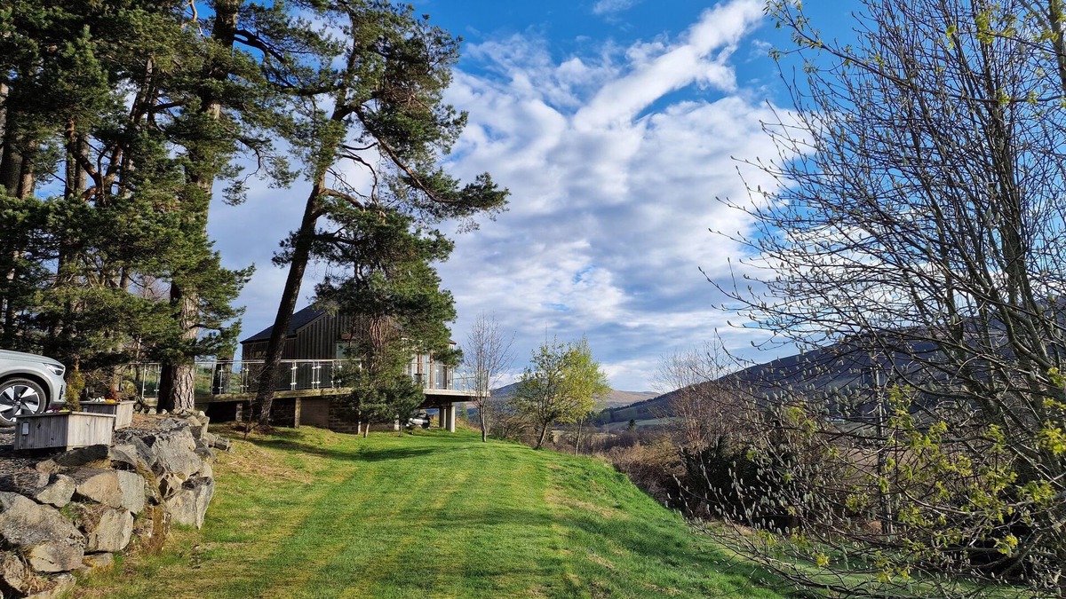 Blairgowrie Cabin | Luxury, Peaceful, Adult Only Romantic Scots Pine Treehouse Near Glenshee