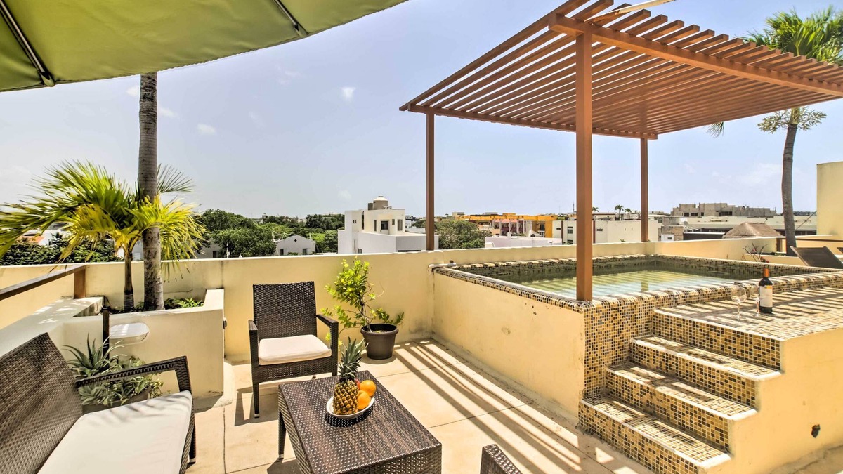 Tohoku Condo | Luxury Penthouse w/Rooftop Pool - Walk to Beach!