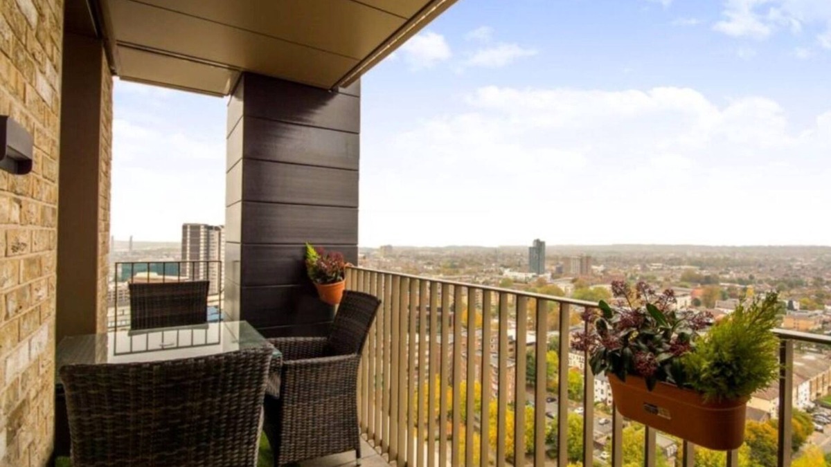 Addiscombe Apartment | LUXURY PENTHOUSE APARTMENT*