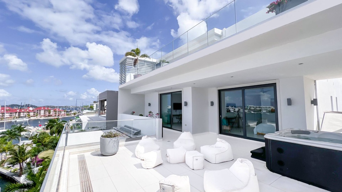 Simpson Bay Apartment | Luxury penthouse · Cole Bay · Lagoon view & pool