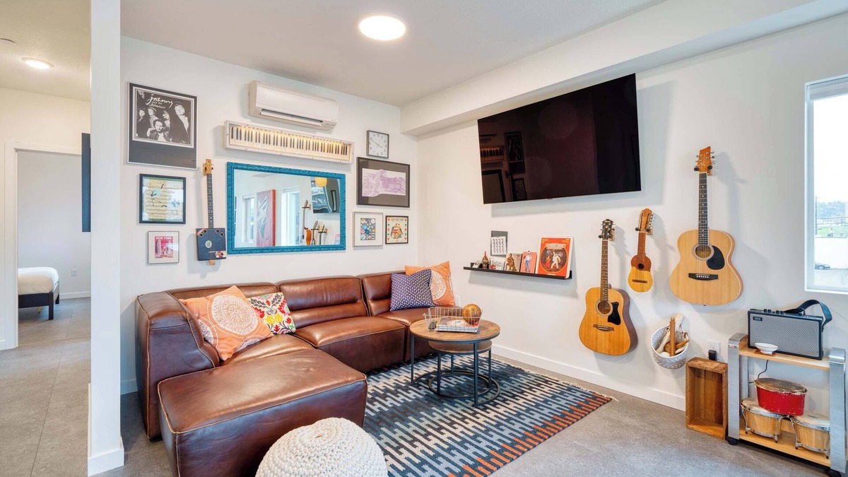 Hosford-Abernethy House | Luxury Penthouse - Rooftop Deck - 2BR - AC