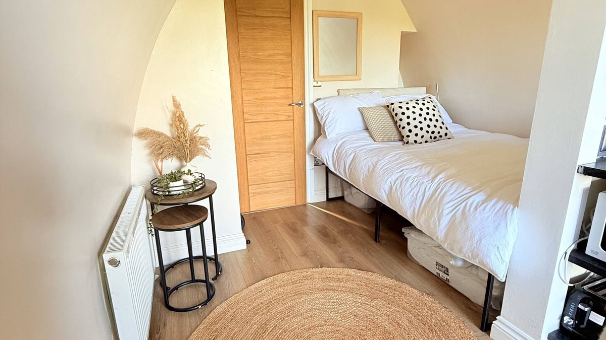 Cwmbach Cabin | Luxury Pod~ great views~ en suite~ central heating