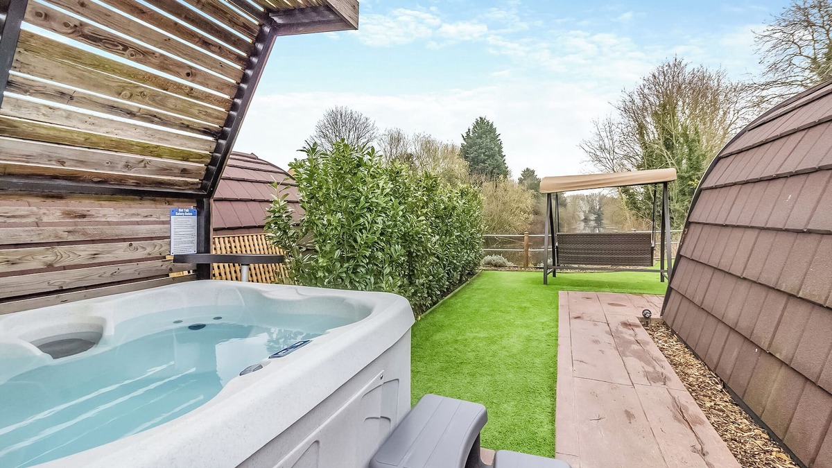 Gunthorpe Cottage | Luxury pod, perfect for two people seeking a romantic and relaxing break.