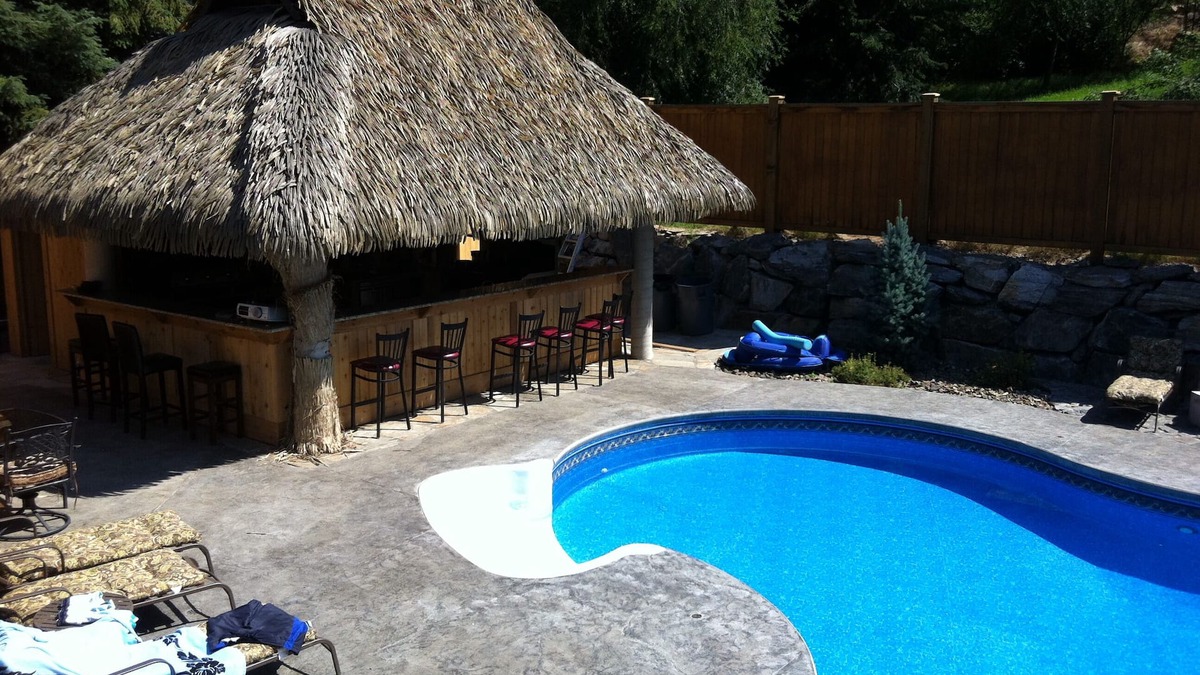 Central Okanagan House | Luxury pool and cabana lake house