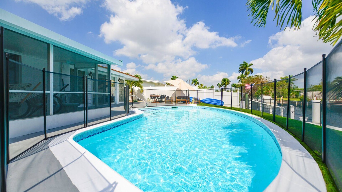 Lauderdale Isles House | Luxury Pool House Canal-Side