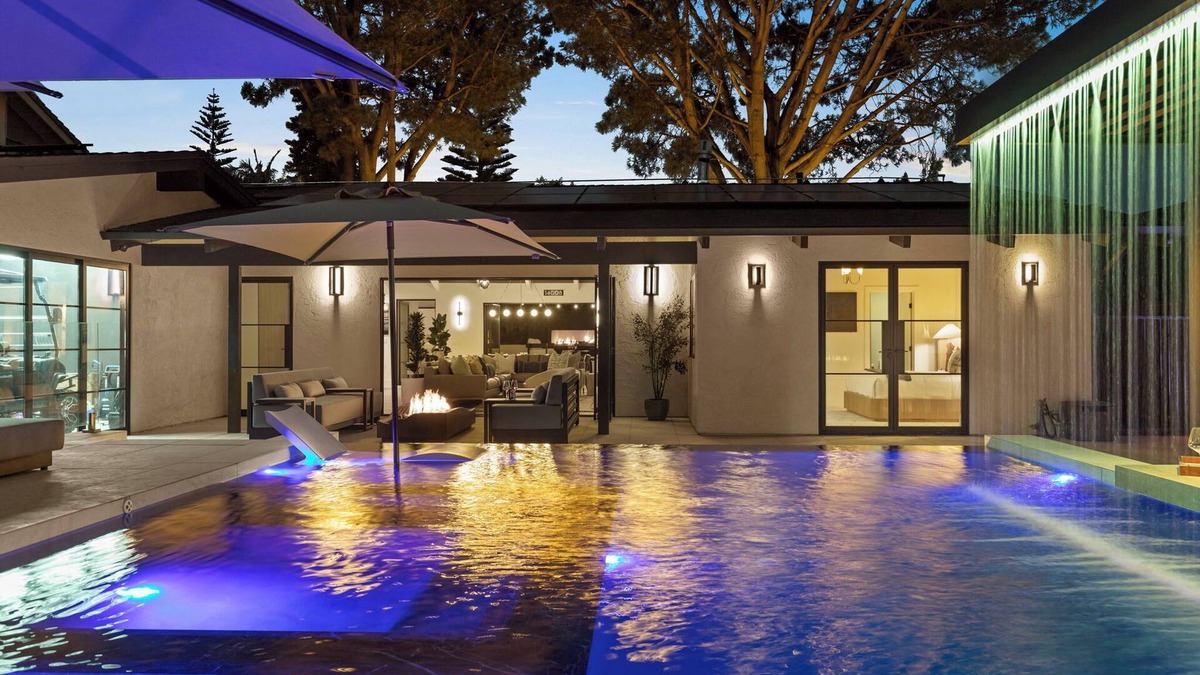 Del Mar Heights House | Luxury Poolside Estate Outdoor Living Views 5 Minutes to Beach