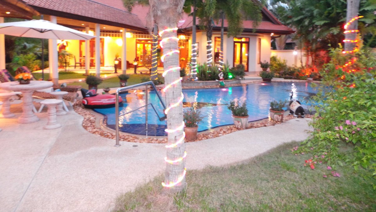 Nong Pla Lai Villa | Luxury Private Villa In A Stunning Location.pool