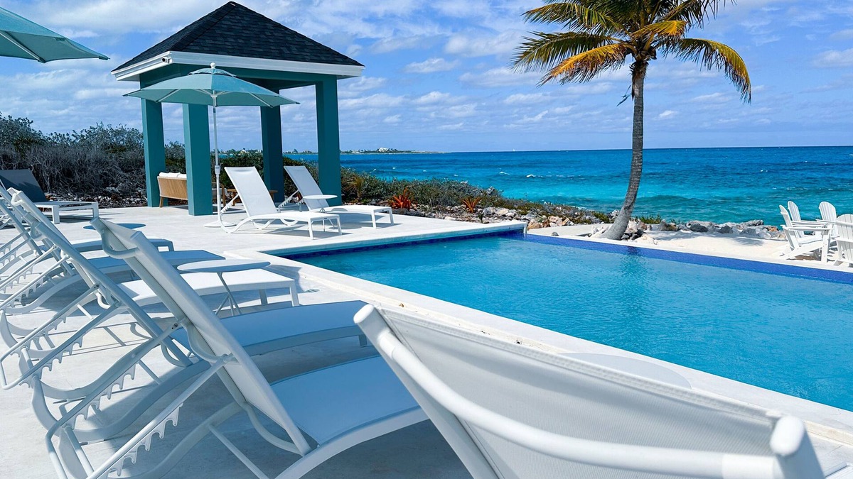 Farmer's Hill Villa | Luxury Private Oceanfront Villa w/Infinity Pool - Sleeps 6- 12 people