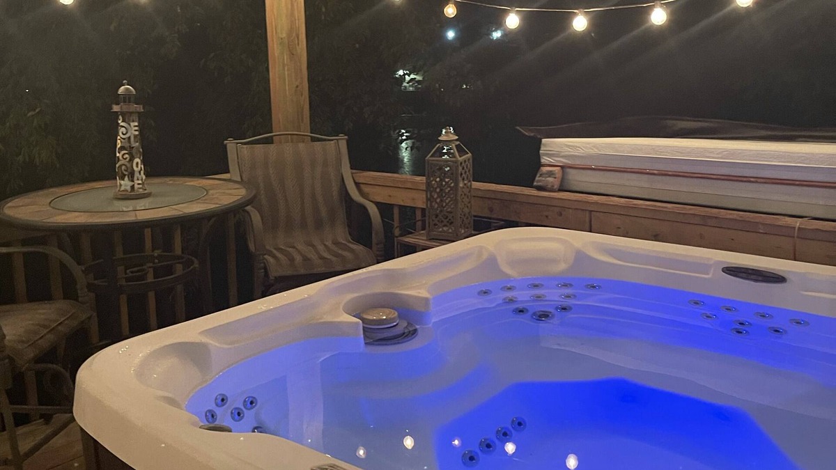 Mount Vernon House | Luxury private suite hot tub & game room w/full kit, King Bed