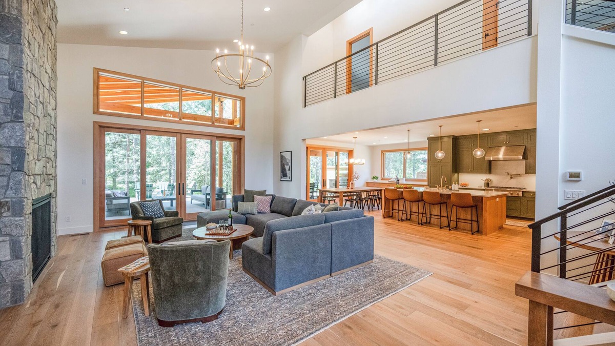 Ronald House | Luxury, Private Suncadia NEW Build, 4 KING SUITES, Bunk Room, Hot tub, Game Room