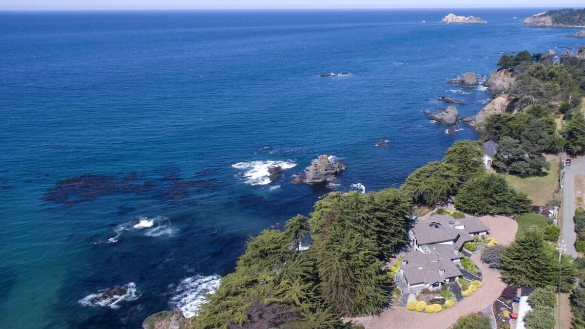 Gualala Villa | Luxury Private Waterfront Estate w/Beach Access!nn