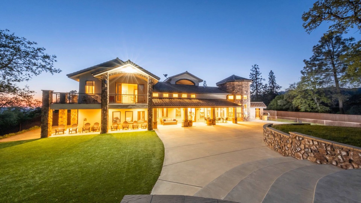 Oakhurst House | Luxury Property! Majestic Mountain Estate near Yosemite and Bass Lake
