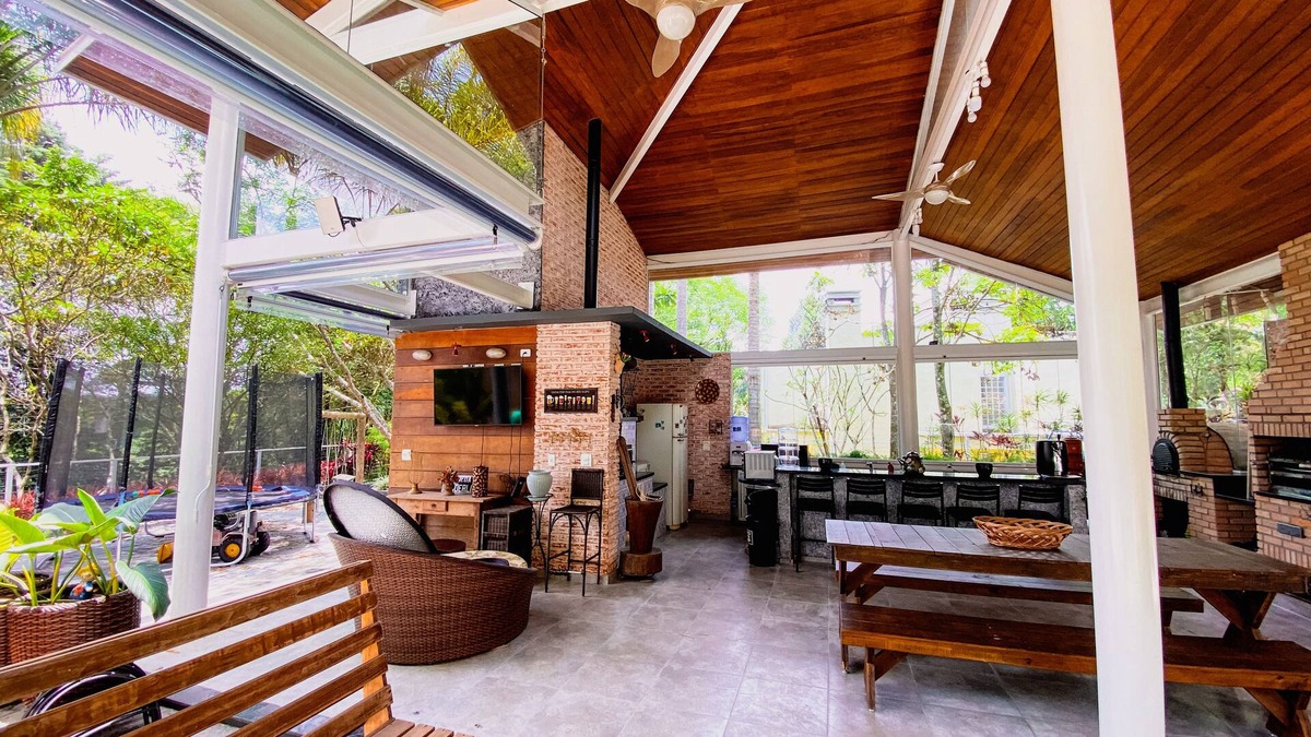 Carapicuiba House | Luxury Property with Jacuzzi for 12 People!