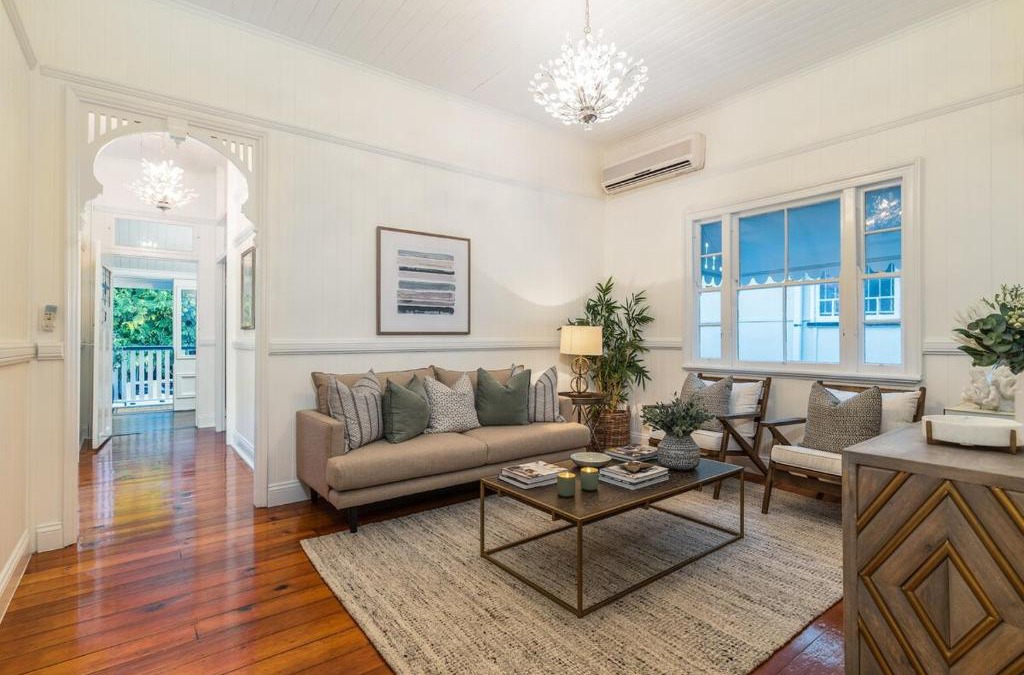 Annerley House | Luxury Queenslander Awaits! Sleeps 8, 3 car parks