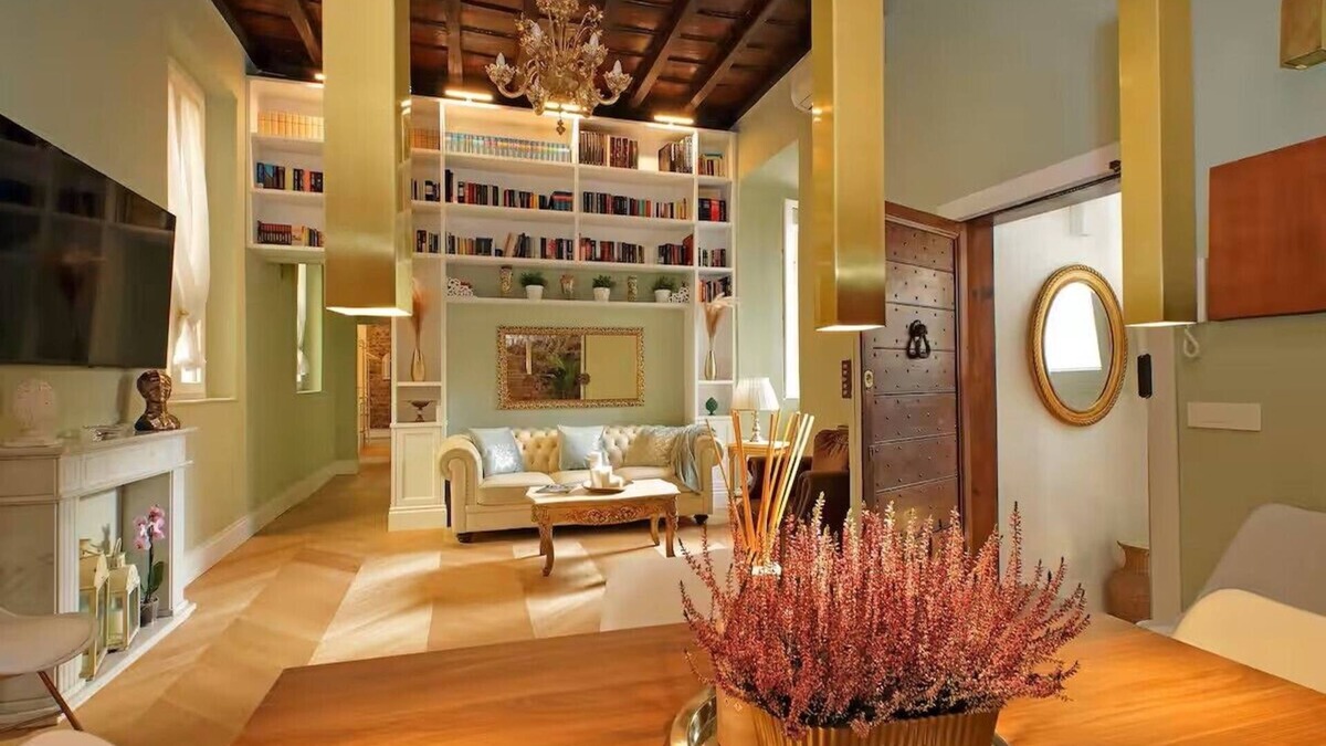 Rione IX Pigna Apartment | Luxury, Quiet, 3 Bdr Home near Pantheon, Heart of Rome "Le Colonne"