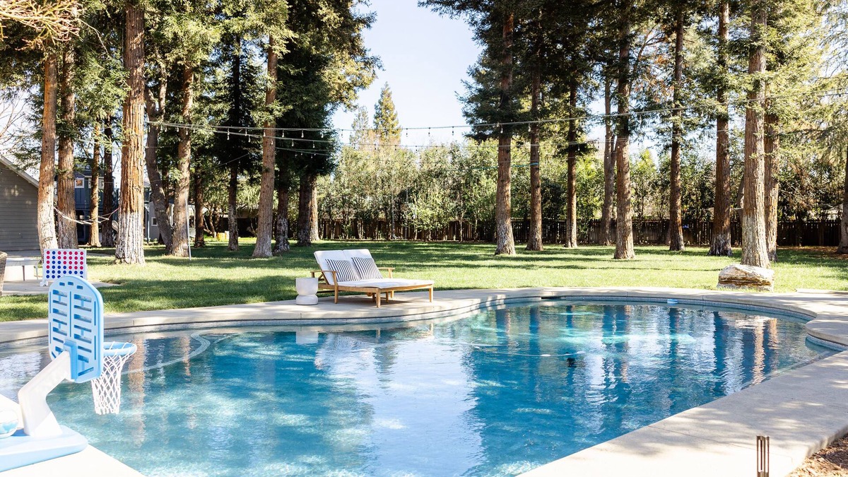 Chico House | Luxury ranch style home with park like setting in North Chico!
