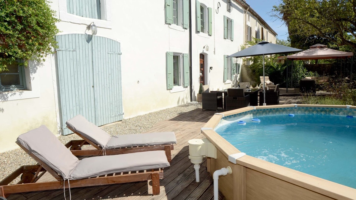 Carlipa House | Luxury renovated farmhouse in quiet village with private pool and parking. Wi-Fi