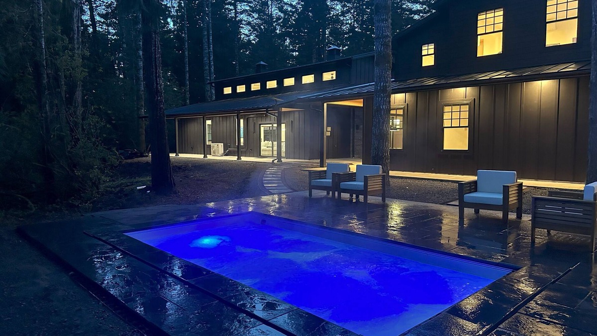 Bandon House | Luxury Residential Resort & Spa next to Bandon Dunes Golf Resort. 14 beds, Spa, Sauna, Cold Plunge