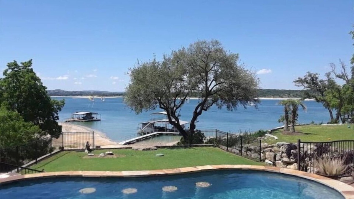 Rocky Ridge House | Luxury RESORT Style Home on Lake Travis with Poolnn