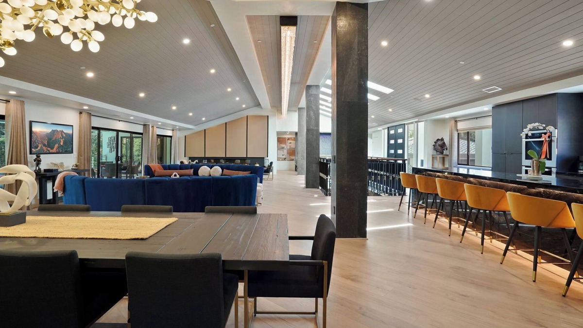 Santa Venetia Villa | Luxury Retreat 7Bed/6.5Bath/Pool/6k+sqft