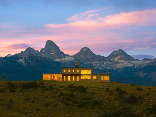 Tetonia House | Luxury Retreat Epic Views & Hot Tub