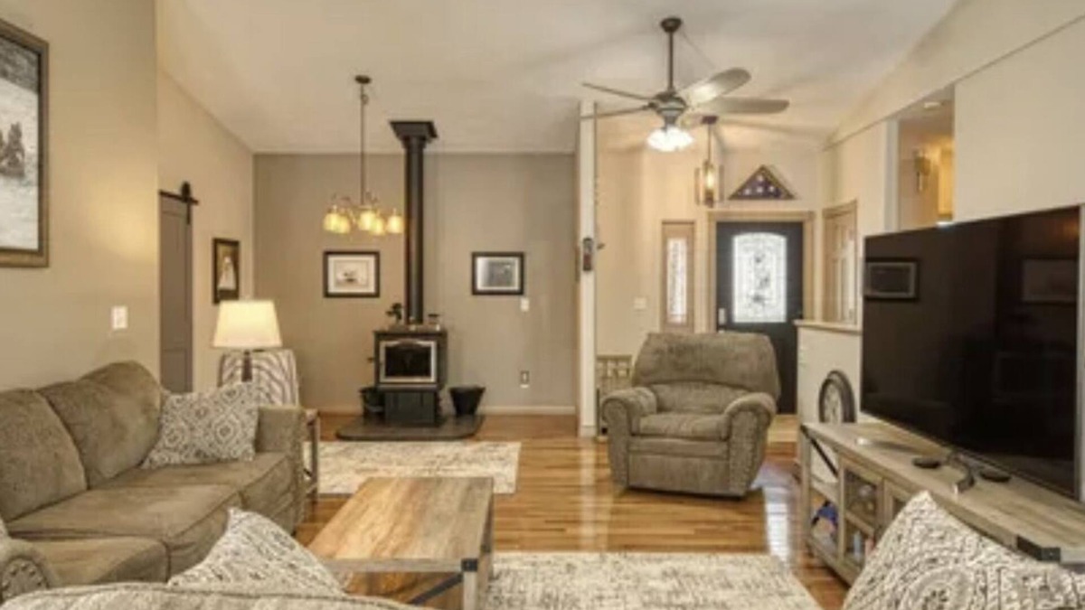 Gillette House | Luxury retreat for professionals: Ideal for relaxation & rejuvenation. Book now!