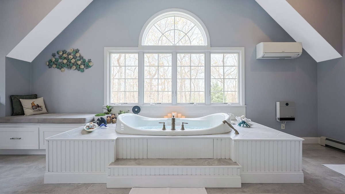 East Sandwich House | Luxury Retreat. Grand Cape Cod Estate w/Hot Tub