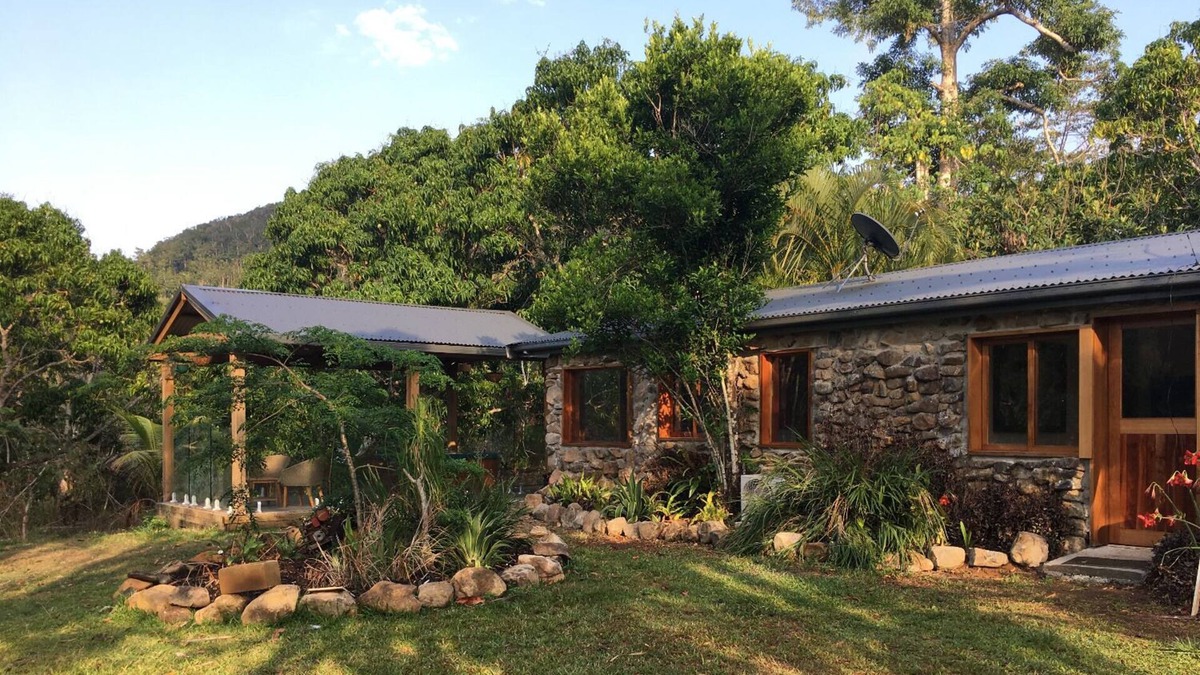 Palm Grove House | Luxury Retreat in the Whitsundays - Airlie Beach area