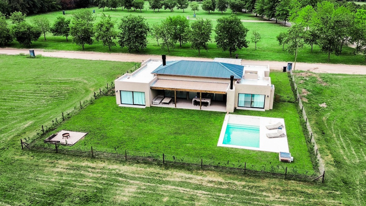 General Rodriguez Ski Chalet | Luxury retreat: Modern house with garden and pool