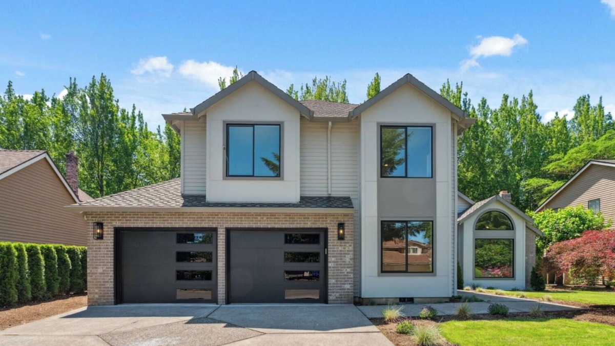 Wilkes East House | Luxury Retreat - NEW 4 BED/3 BATH Home close to Airport