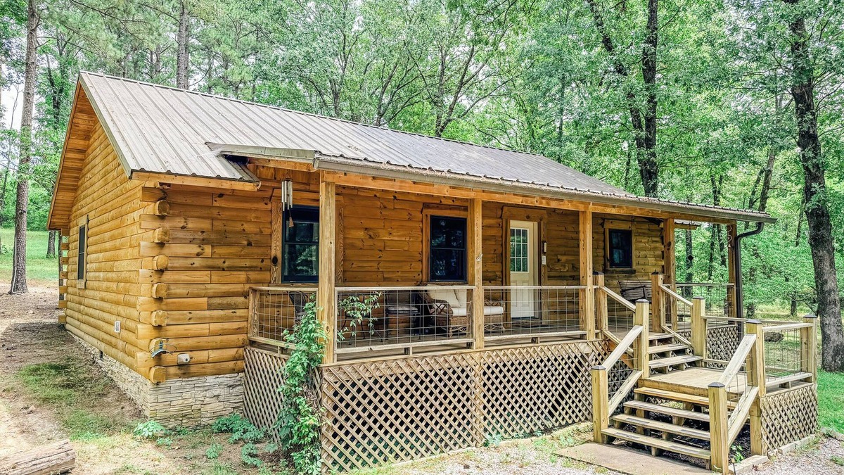 Bismarck Cabin | Luxury Retreat, Private Hot Tub, Romantic Getaway