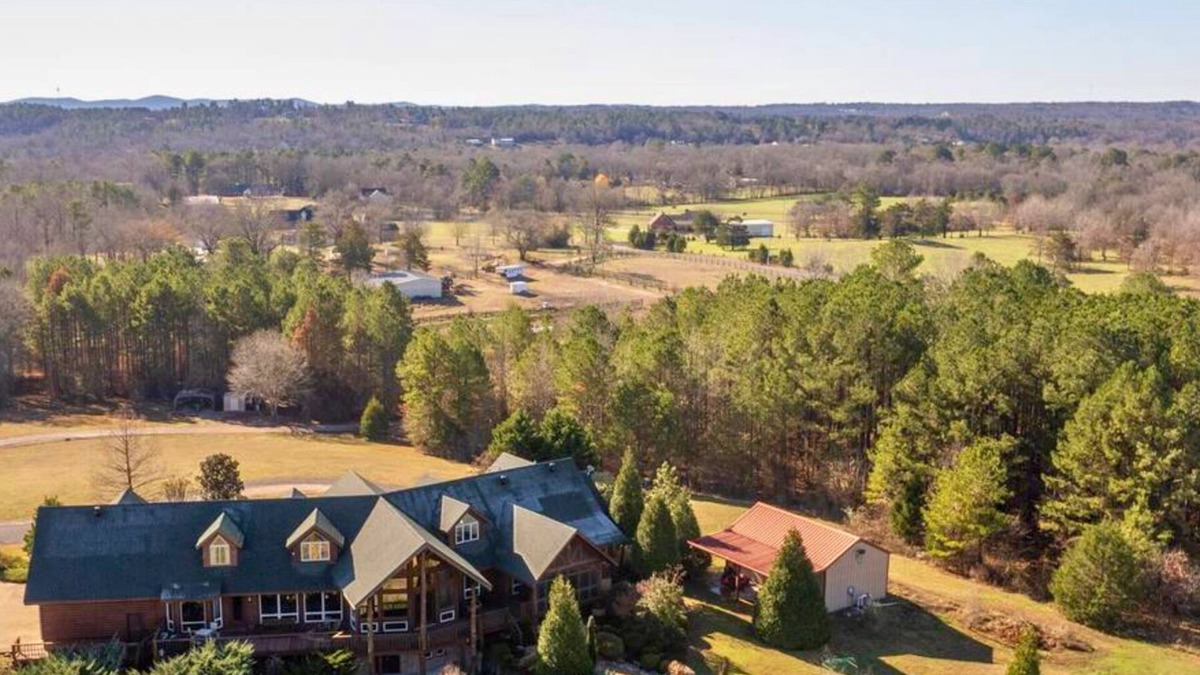 Royal House | Luxury Retreat w/Heated Pool - Sleeps 18