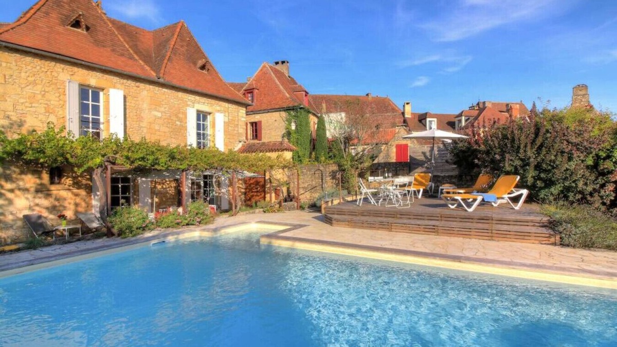 Domme Villa | Luxury Retreat with Air-Con, Pool & High-Speed WiFi