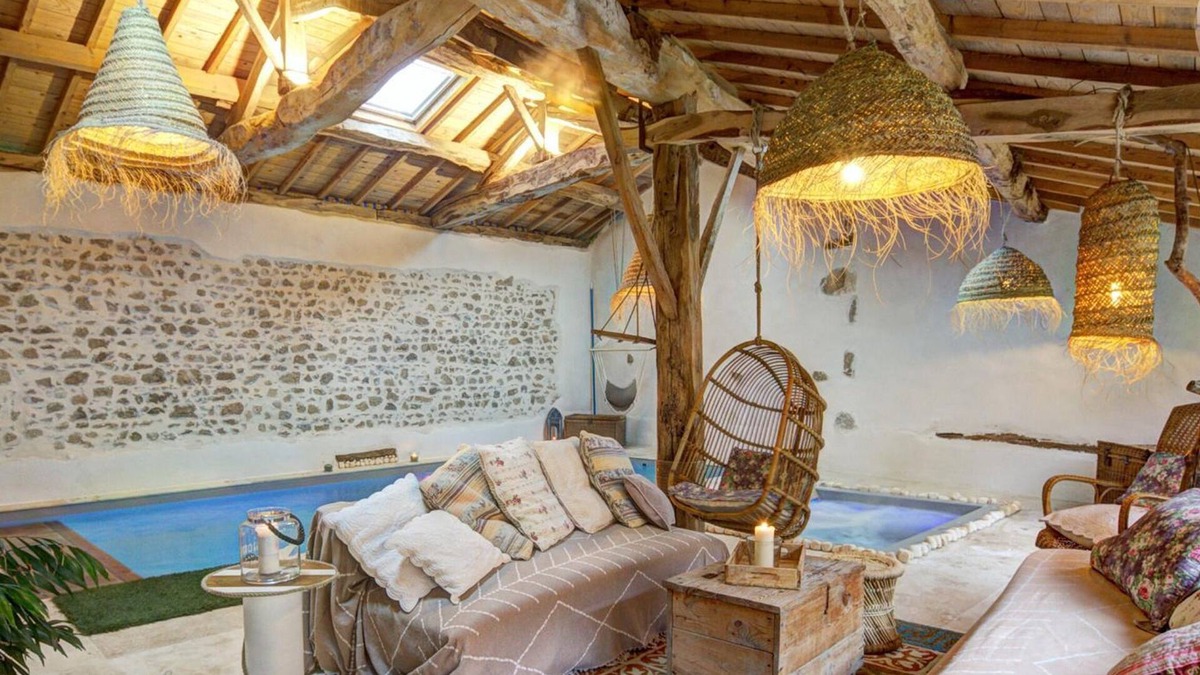 Jure Cottage | Luxury Retreat with Heated Pool, Spa & Sauna in Serene Countryside
