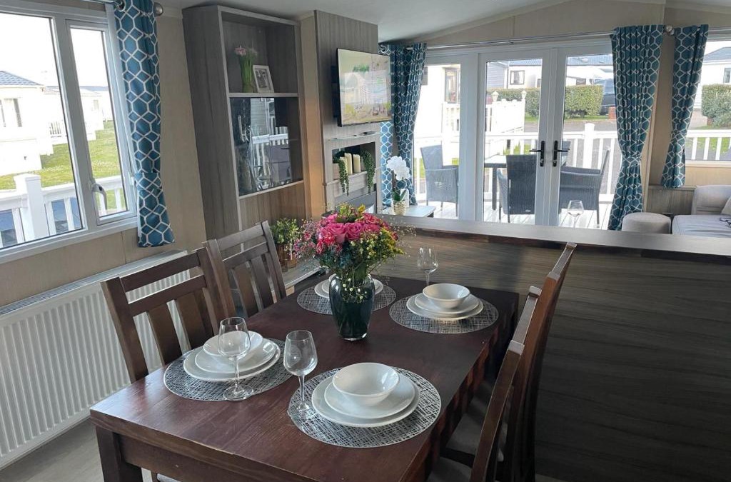 Newton Other | Luxury Romantic 2 Bedroom Caravan Trecco Bay