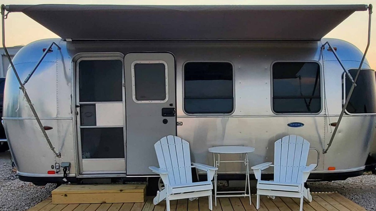 Wylie House | Luxury Rv with Patio Deck- Perfect Weekend Getaway
