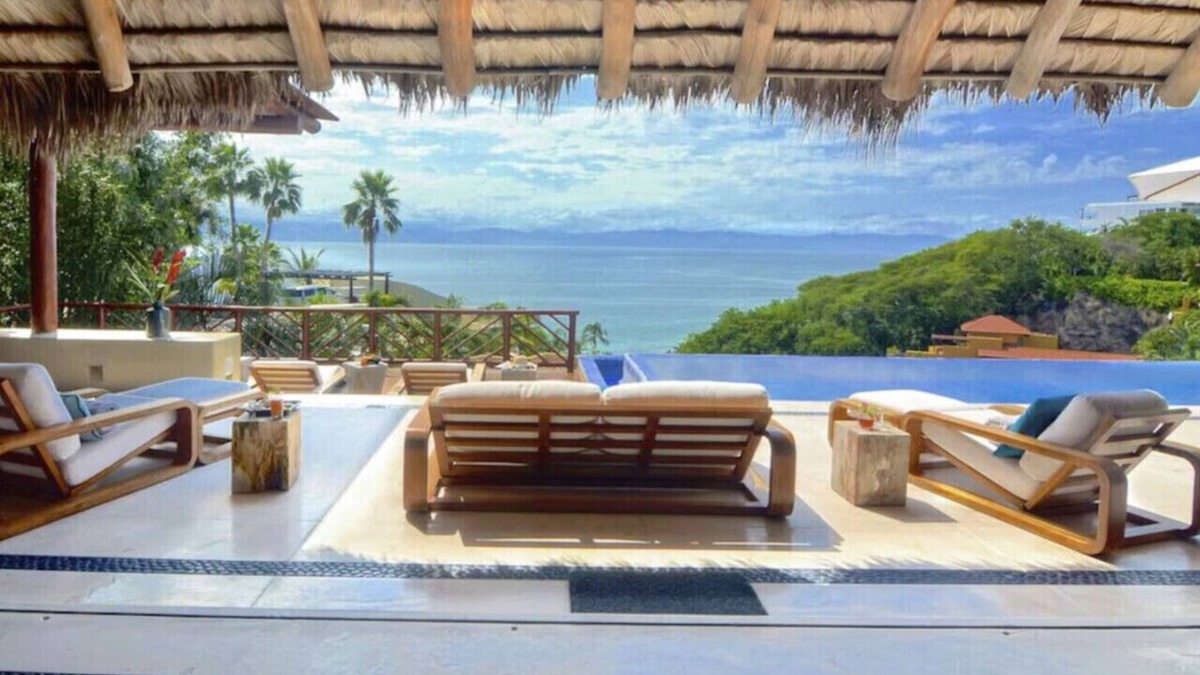 La Cruz de Huanacaxtle House | Luxury staffed villa chef included access to beach