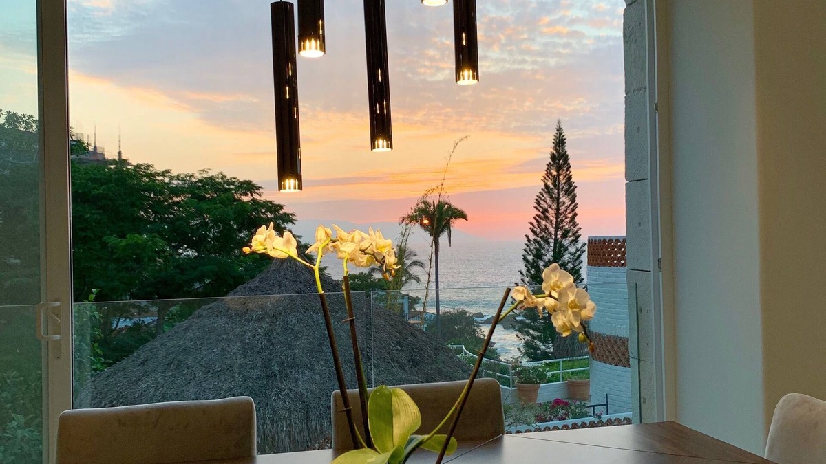 Amapas Condo | Luxury Sayan Indah Beachfront Condo - Best Location/Romantic Zone PV