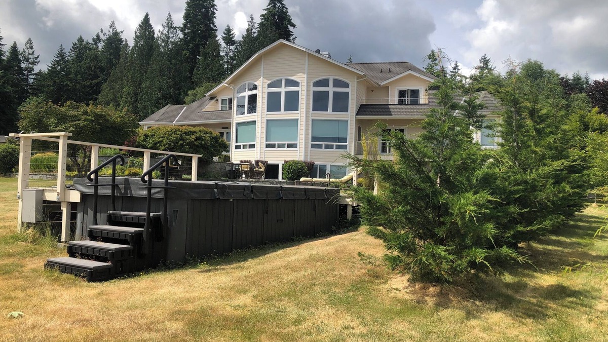 Kingston Resort | Luxury Seafront Stay with Separate Entrance at Gate Way to Olympic National Park