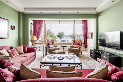 Sariyer Apartment | Luxury Seaside Apartment with Bosphorus View in Sarıyer