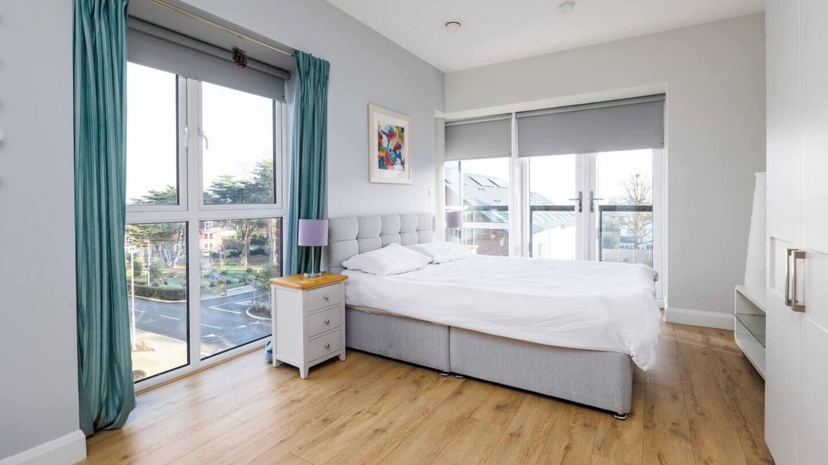 Sutton Cross Apartment | Luxury Seaview 2BR Apartment in South Dublin, 15 min walk to the sea