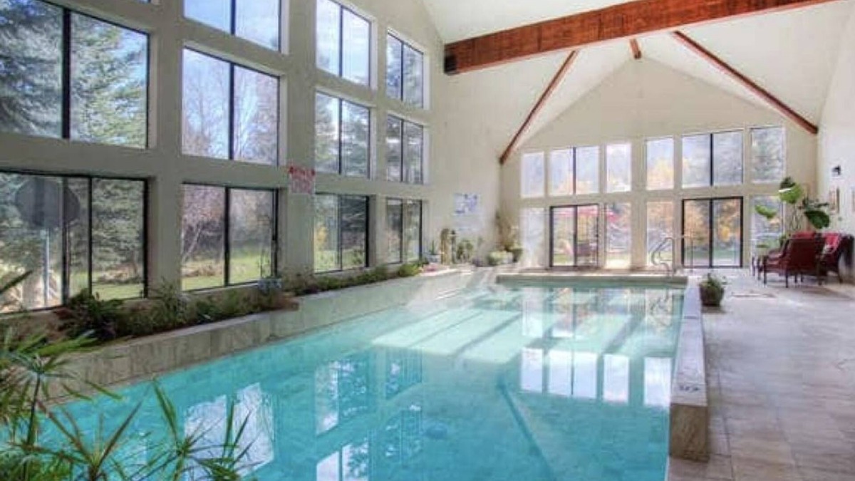 Midway House | LUXURY, SECLUDED LODGE SKI AND SWIM