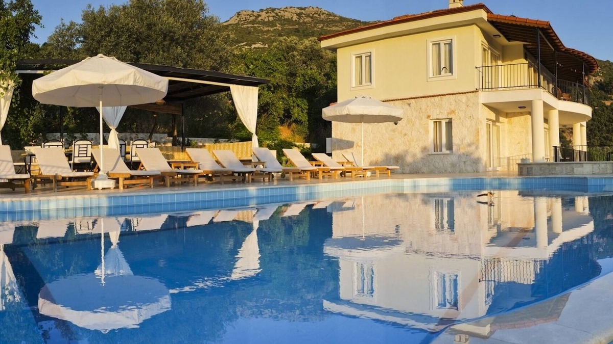 Islamlar Villa | Luxury secluded five bedroom Villa Heated Pool Jacuzzi, Unobstructed views