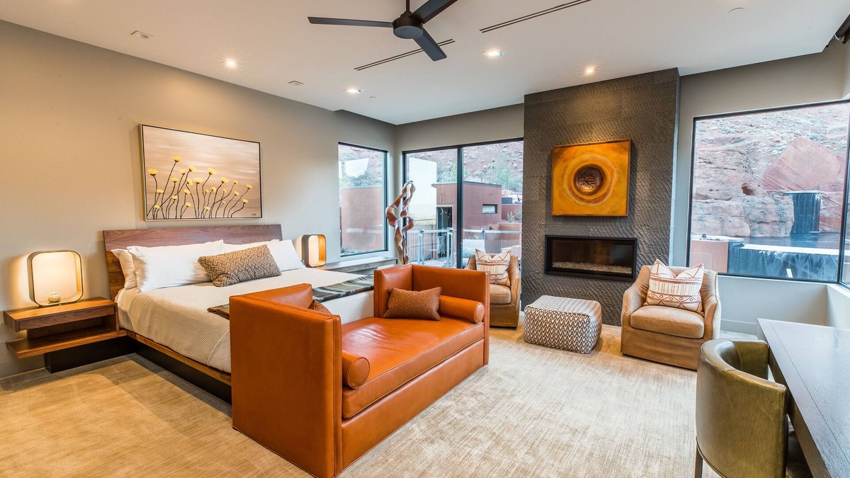 Ivins House | Luxury Service 3 King Suites & PRIVT Pool–Sleeps 8–Daily HK