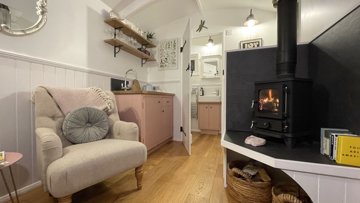 Hickling Cabin | Luxury shepards hut Norfolk! Brand new for 2022, set on 3 acres of land❣