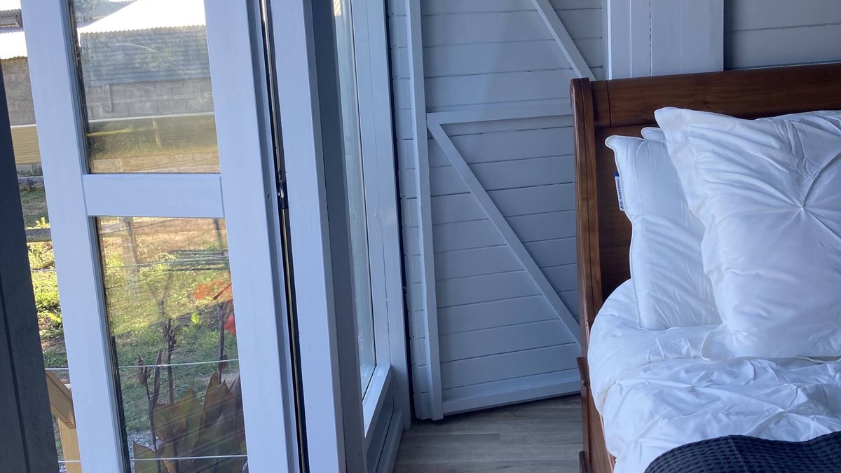 Dragey-Ronthon Cabin | Luxury Shepherd's Hut near the beach
