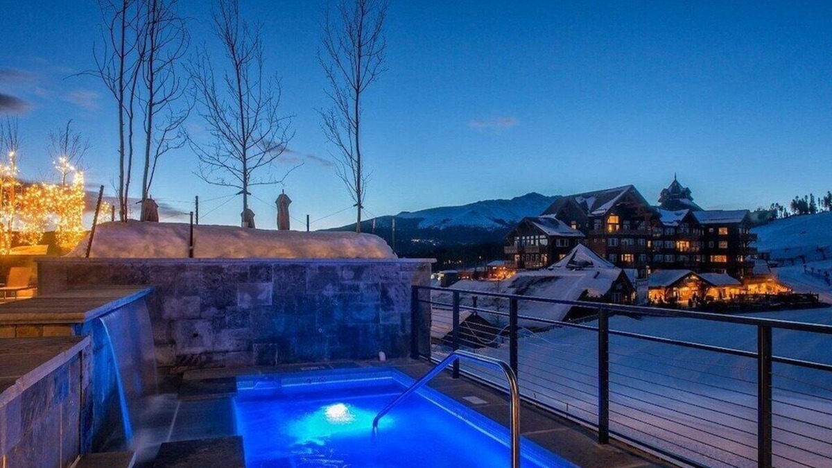 Boulder Ridge Condo | Luxury Ski-In/Out Resort - Heated Pools - Heated Garage - Walk to the Lifts!