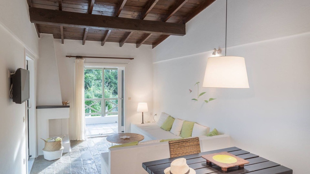 Kanapitsa Villa | Luxury Skiathos Villa | Holiday Deluxe 1 Bedroom | Vromolimnos